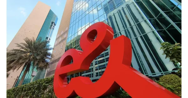 e&amp;amp; finalise la vente de sa participation dans Vodafone, générant un produit de 5,95 milliards USD