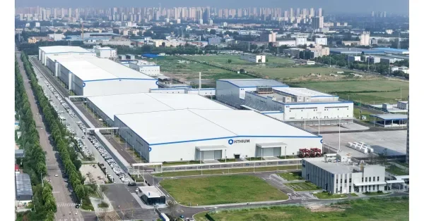 Der weltweit erste Industriepark mit integrierter Langzeit-Energiespeicherung nimmt die Produktion auf: Shandong HiTHIUM läutet eine neue Phase der skalierbaren Bereitstellung ein